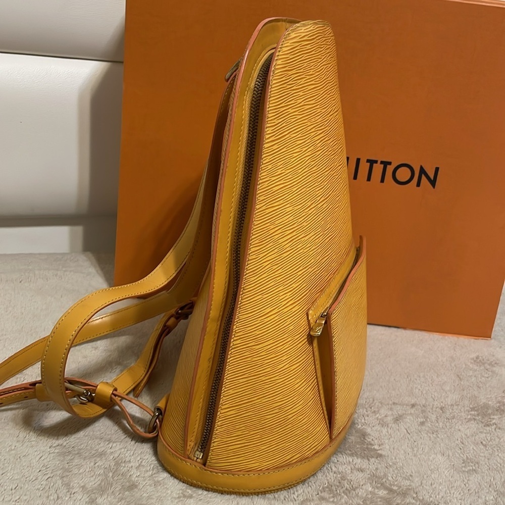 Louis Vuitton Gobelins Epi Backpack - Picture 4 of 16